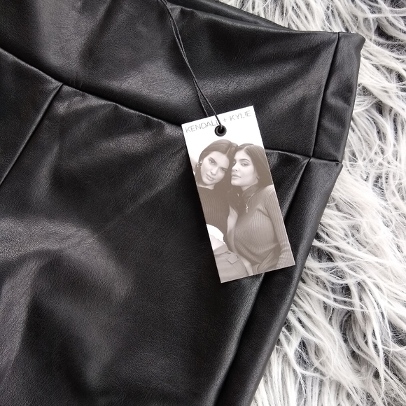 NWT 🆕 KENDALL + KYLIE vegan leather pants Womens size M - Picture 4 of 6